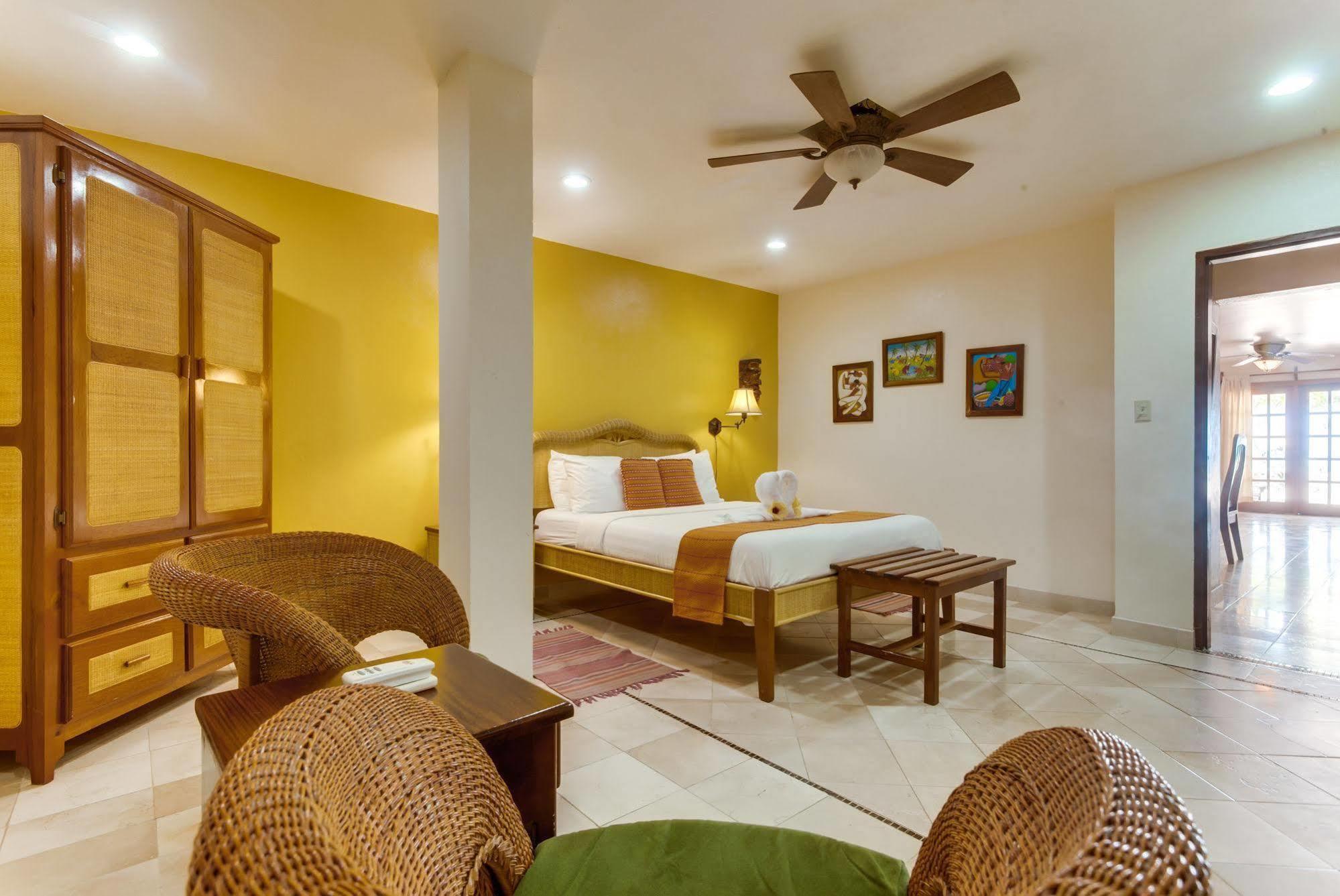 Almond Beach Resort At Jaguar Reef Hopkins Kültér fotó